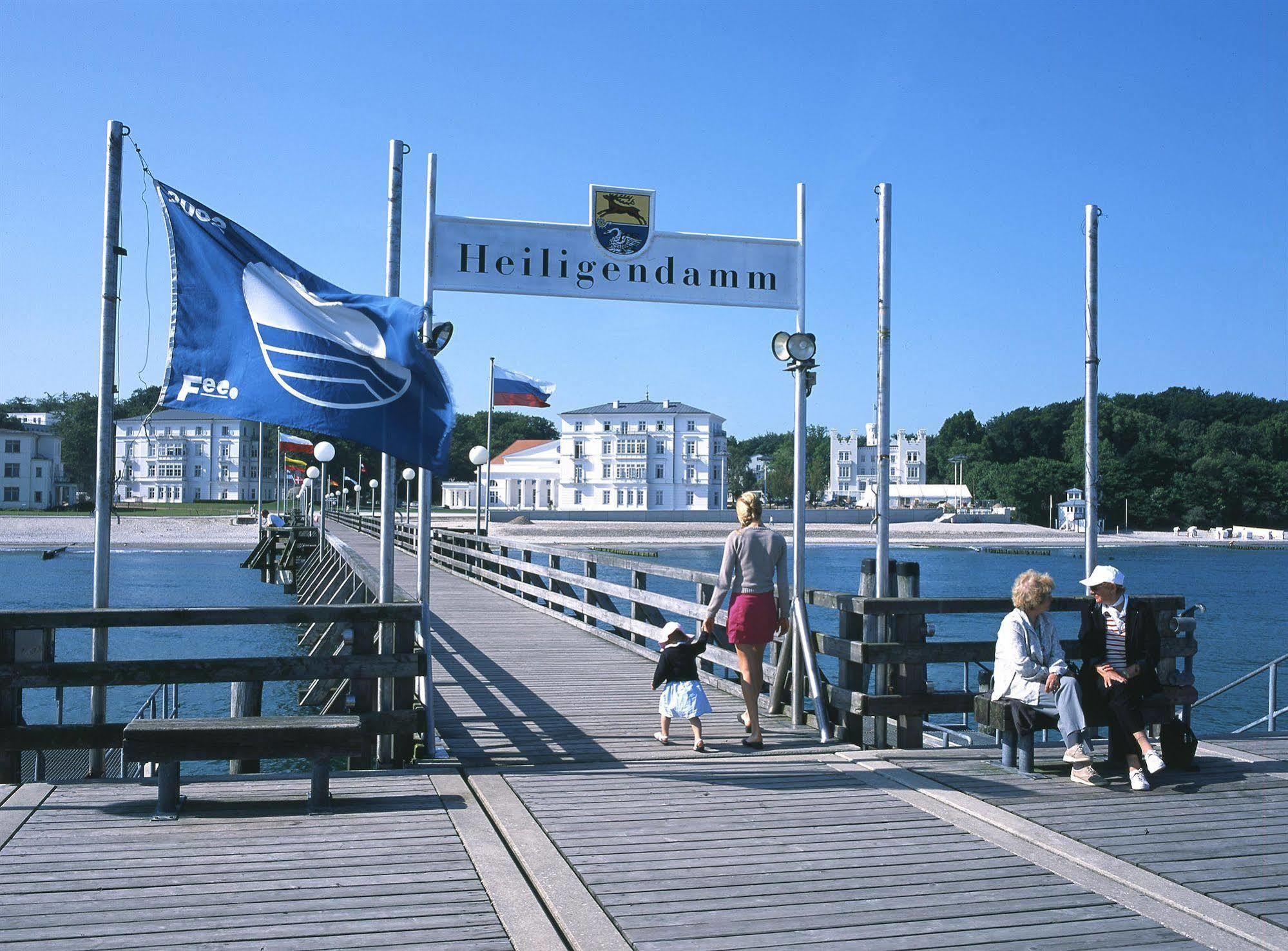 Hotel Prinzenpalais Bad Doberan Exterior photo